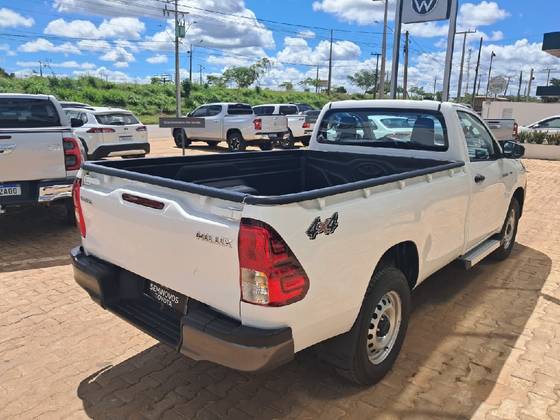 TOYOTA HILUX 2.8 D-4D TURBO DIESEL CS 4X4 MANUAL